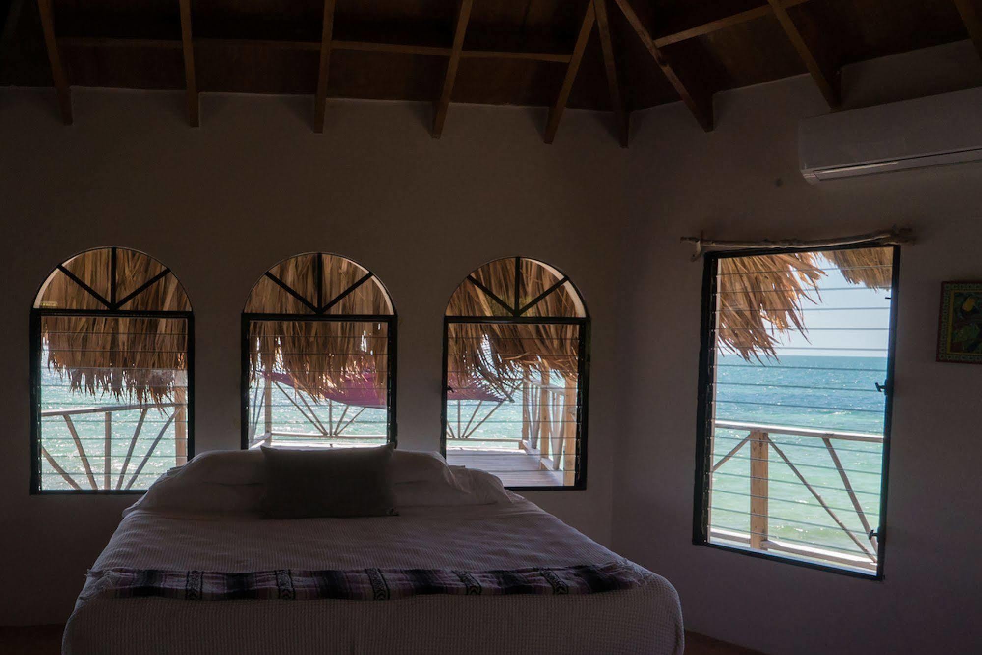 Thatch Caye A Muy'ono 5* Hopkins