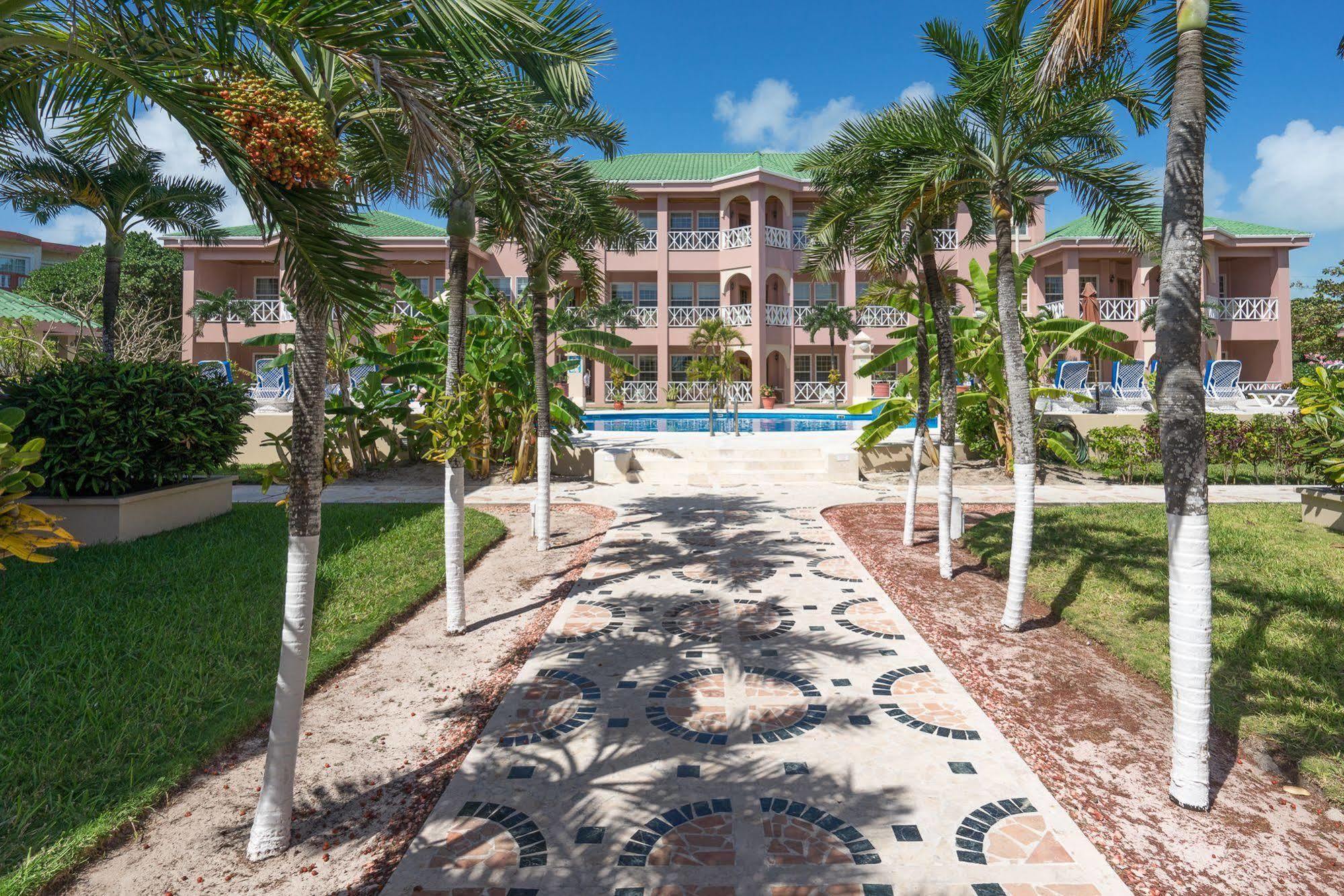 Grand Colony Island Hotel