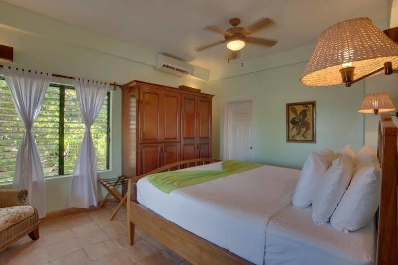 Robert's Grove Resort Placencia
