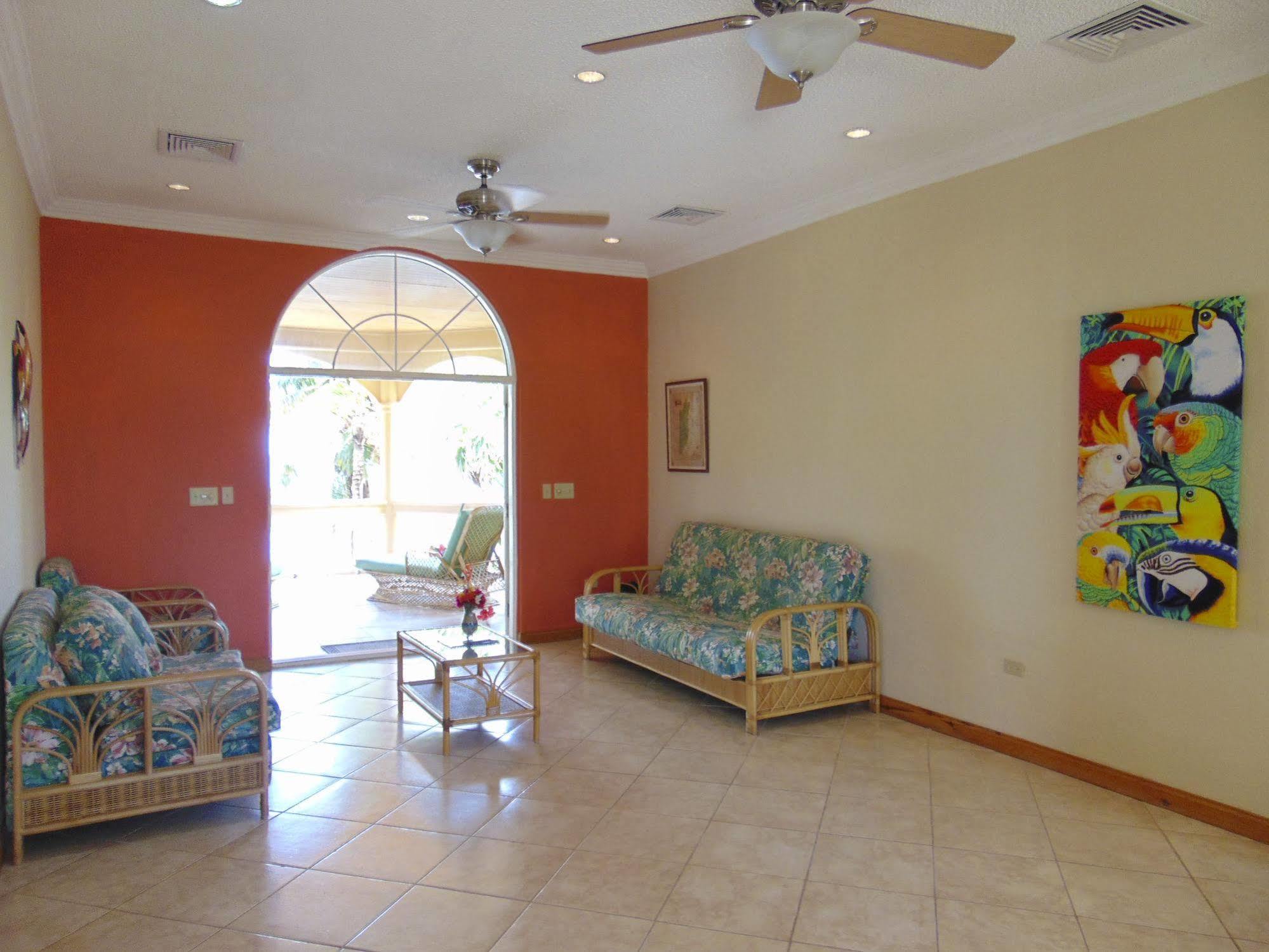 Parrot Cove Hotel Hopkins