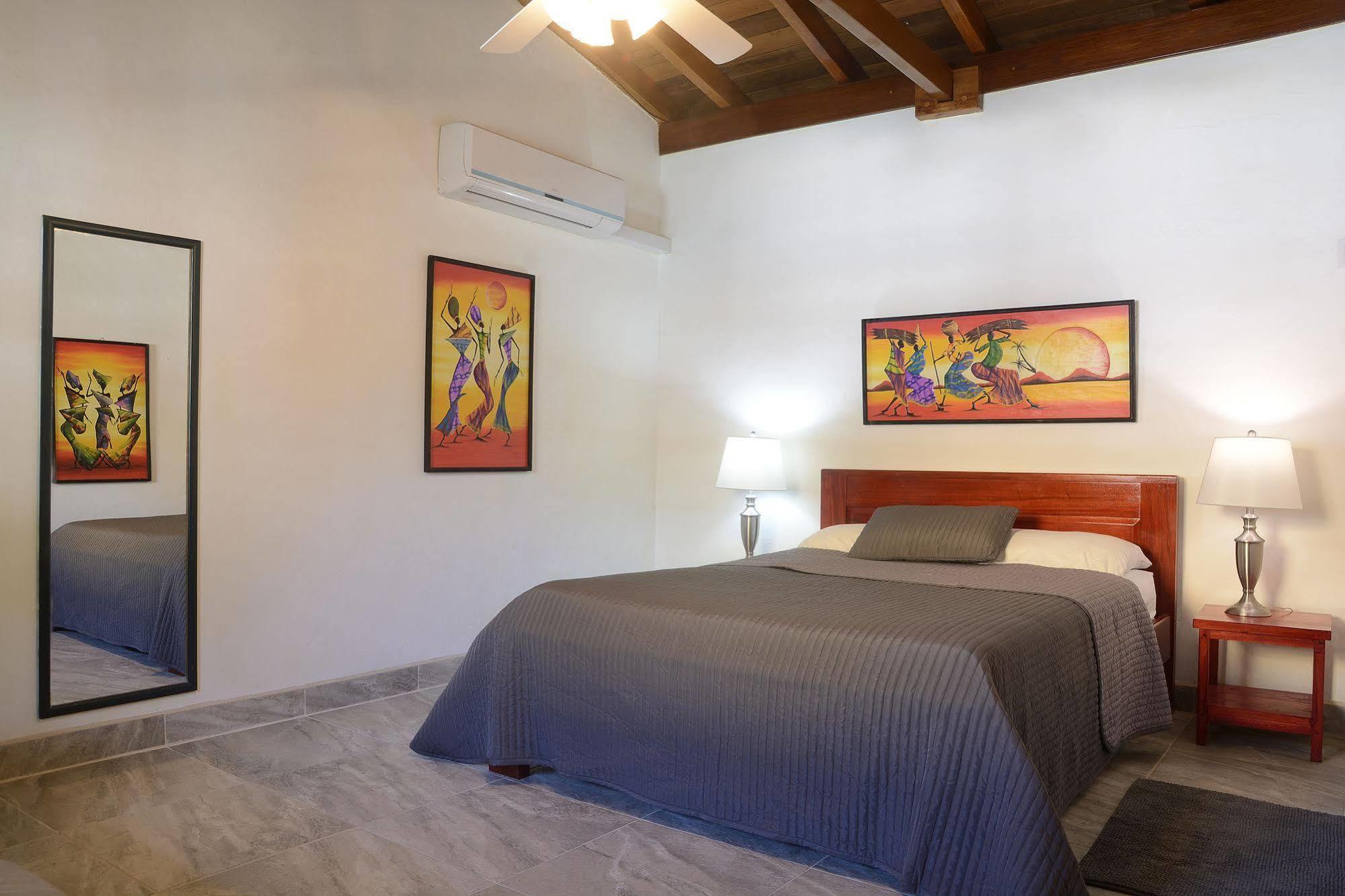 Hotel Parrot Cove 4*
