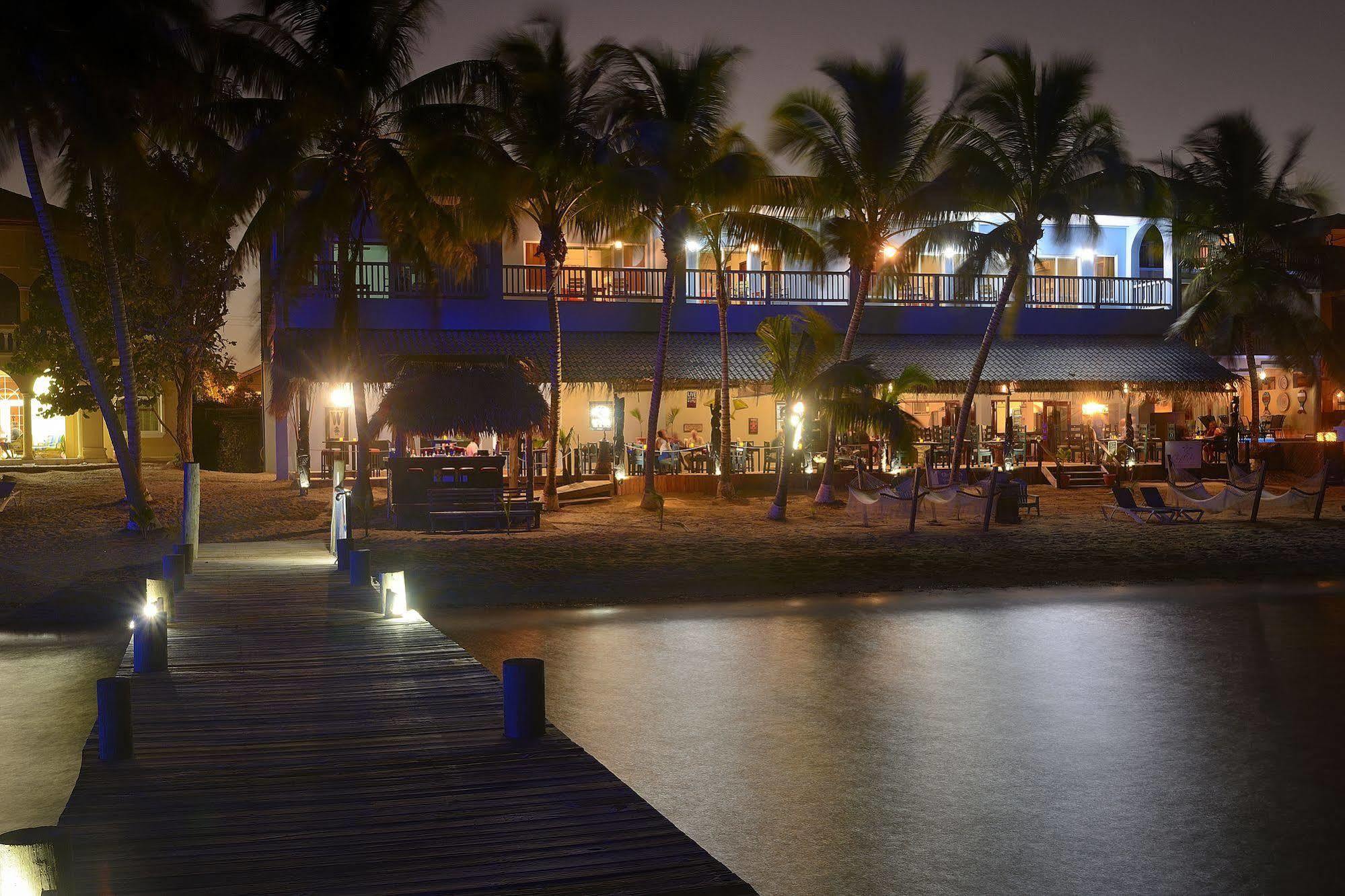 Hotel Parrot Cove 4*