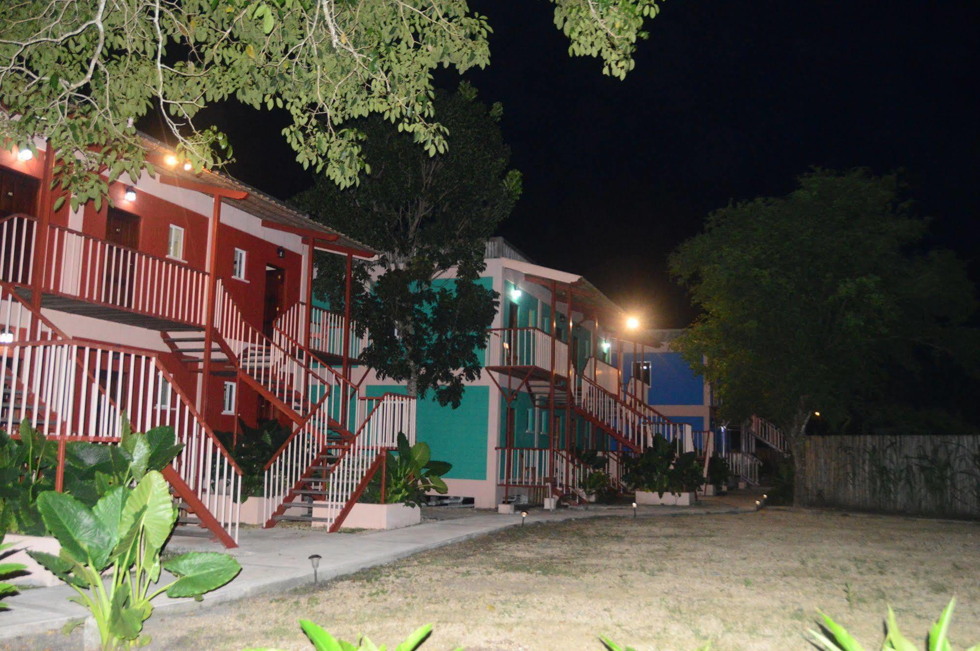 Lamanai Landings And Marina 3*