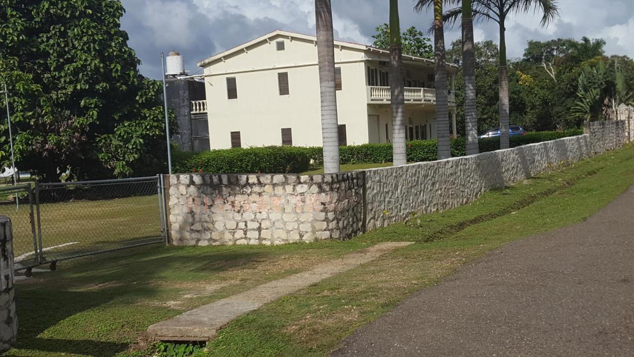 Highway Trails Belize And Country Club Resort 4*