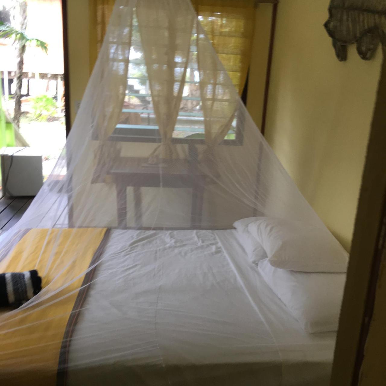 Lodge Jungle Jeanie's By The Sea