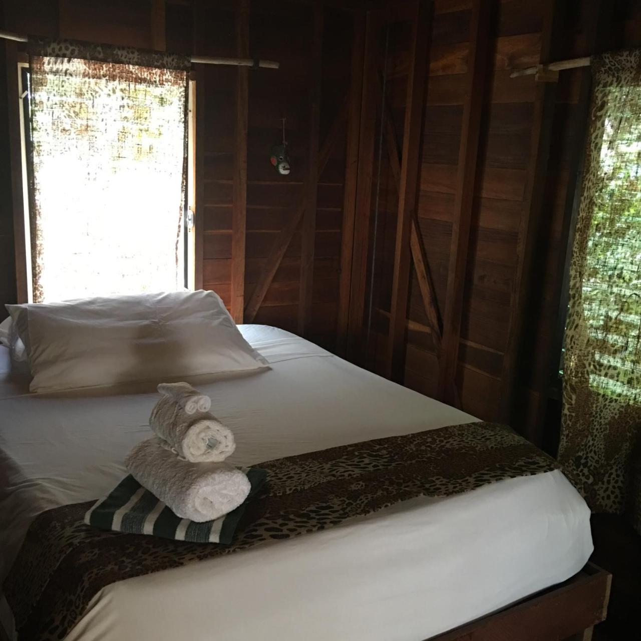 Jungle Jeanie's By The Sea Lodge Hopkins