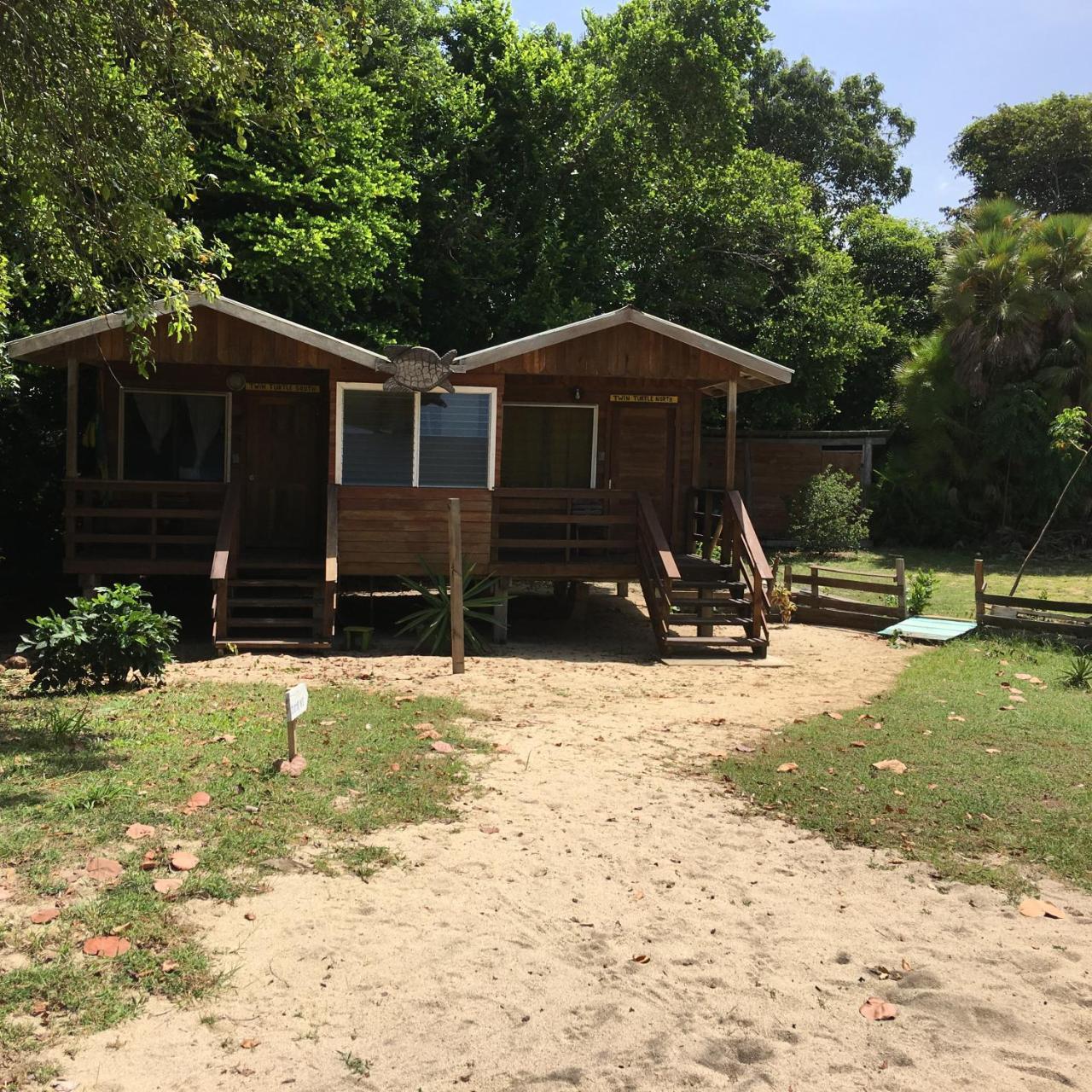 Jungle Jeanie's By The Sea Lodge Hopkins