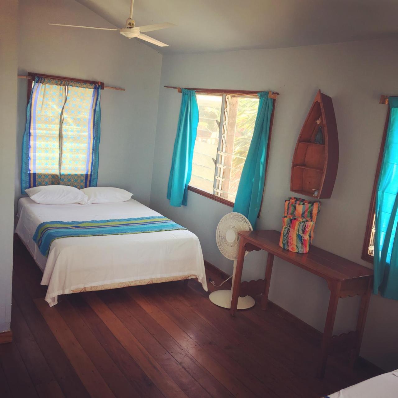 Jungle Jeanie's By The Sea Lodge Hopkins