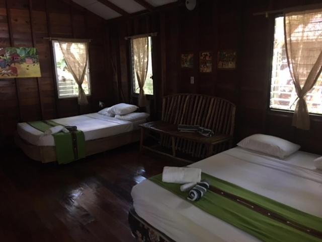 Lodge Jungle Jeanie's By The Sea *