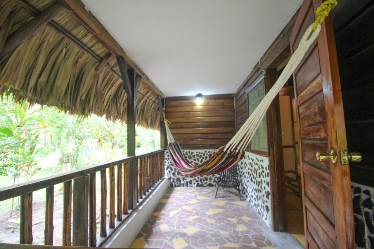 Resort Cohune Palms River