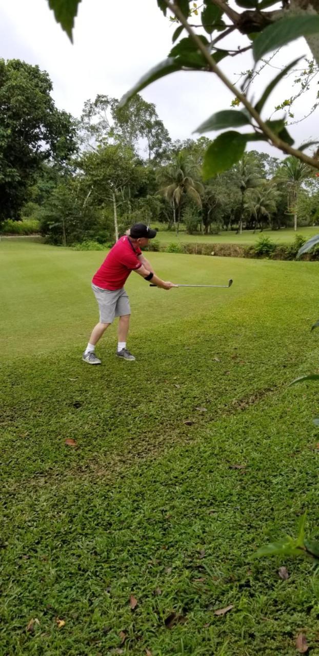 Roaring River Golf & 4*