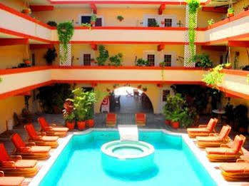 Banana Hotel 3*