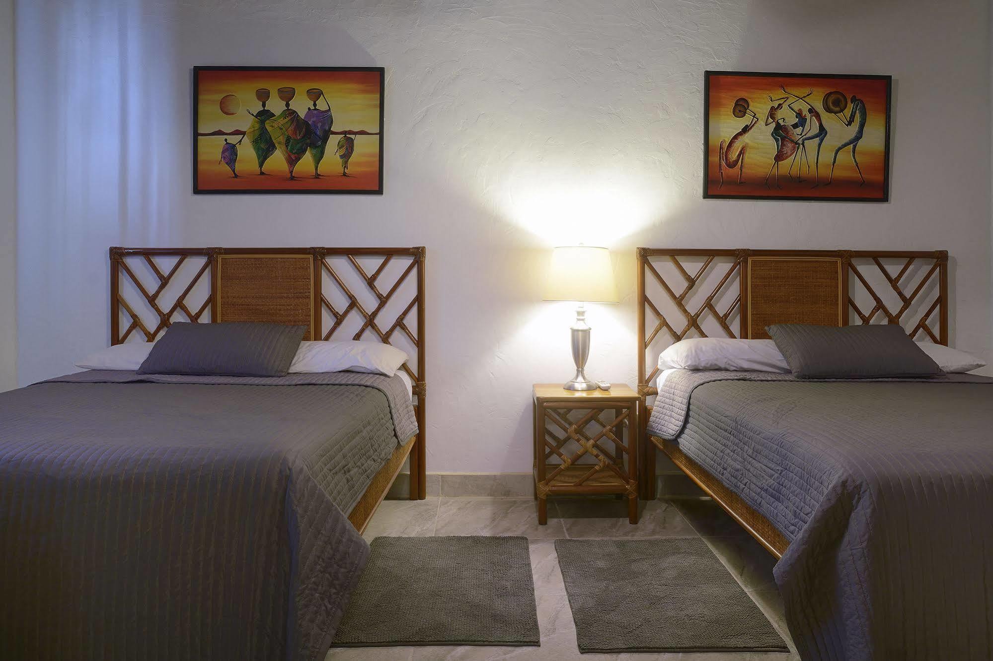 Hotel Parrot Cove