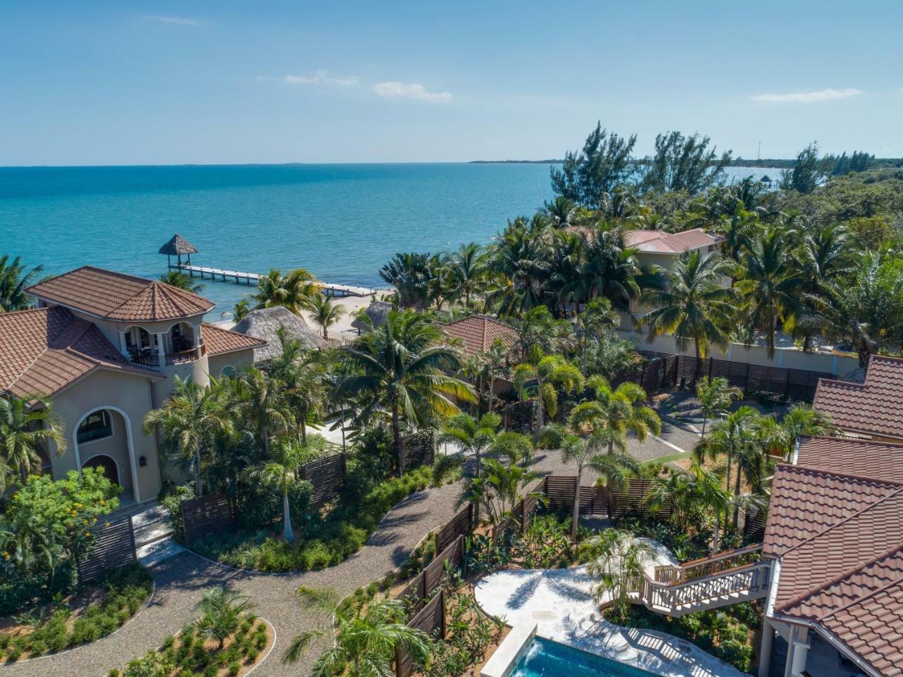 Resort Sirenian Bay
