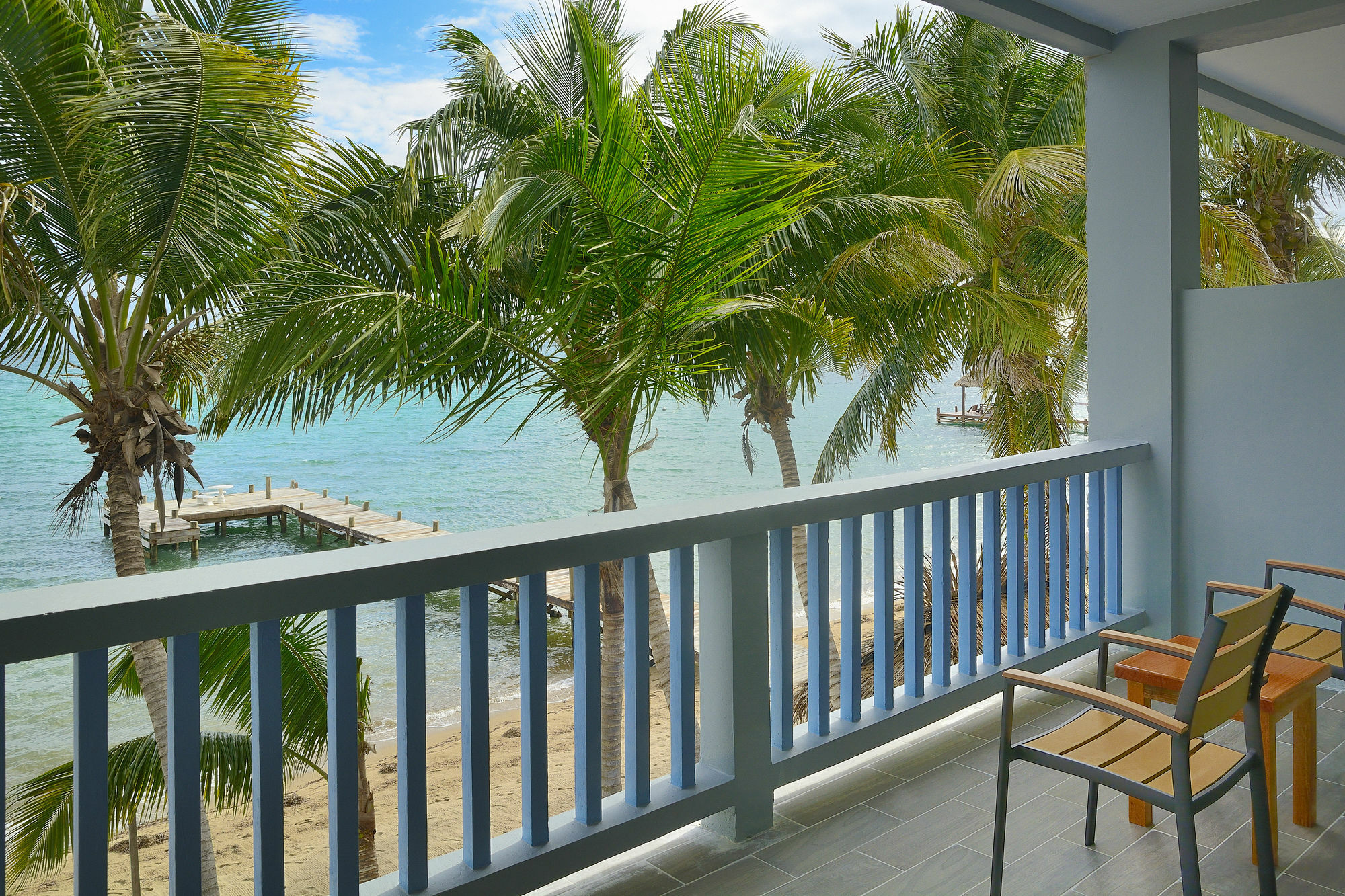 Hotel Parrot Cove Hopkins