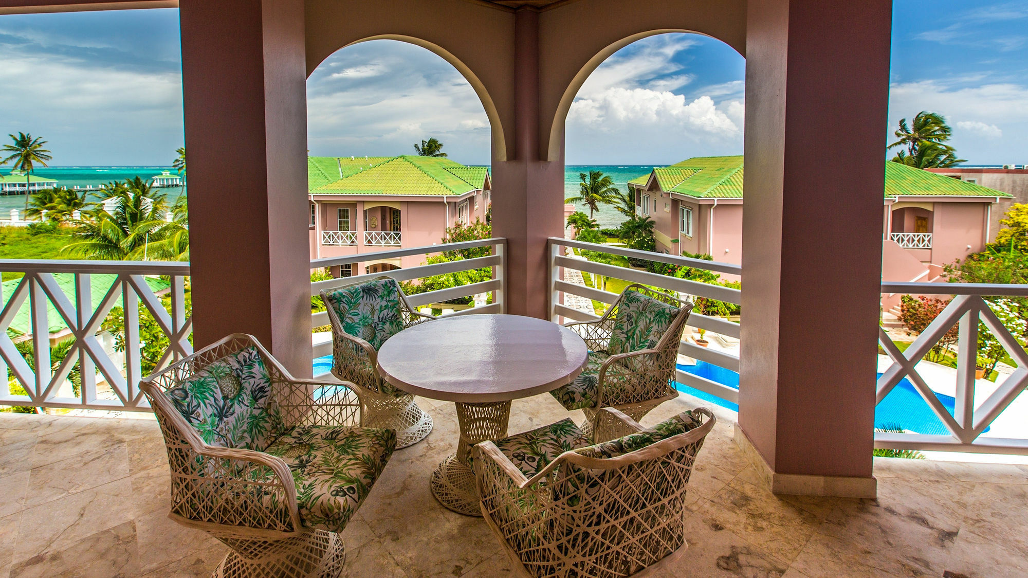 Grand Colony Island Hotel