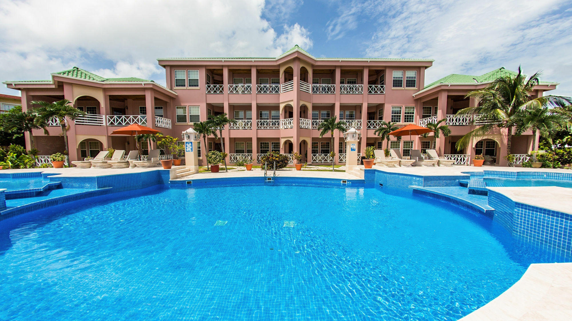 Grand Colony Island 4*
