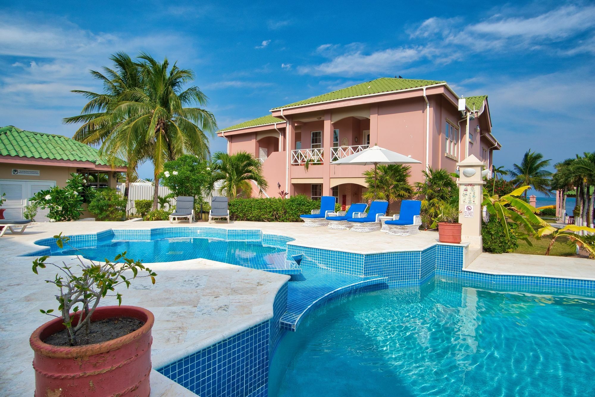 Grand Colony Island Hotel
