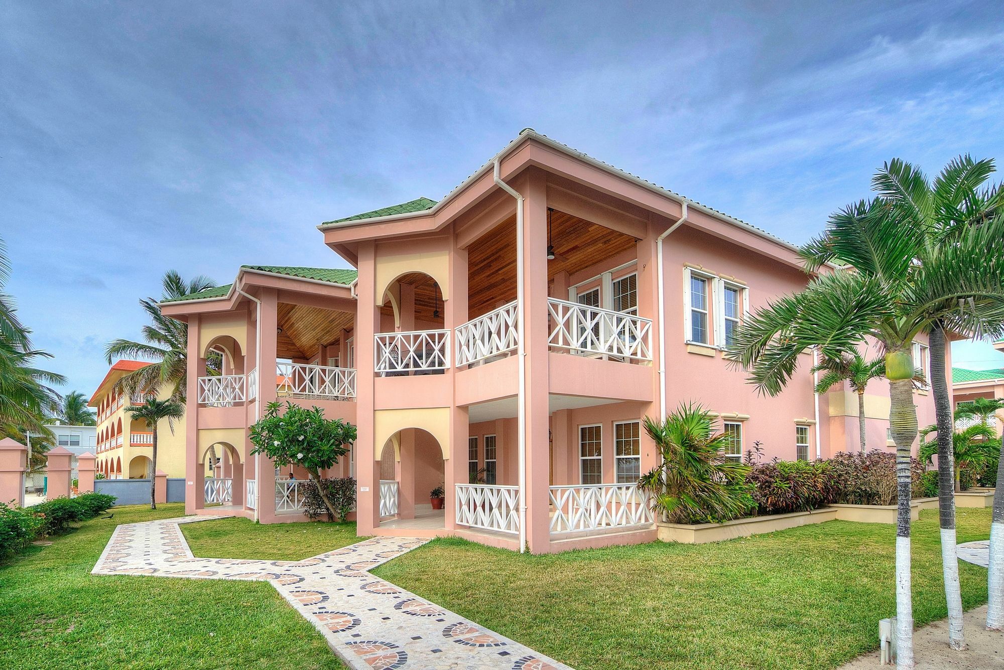 Grand Colony Island Hotel