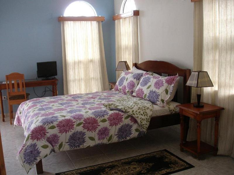 San Juan 3* Belmopan