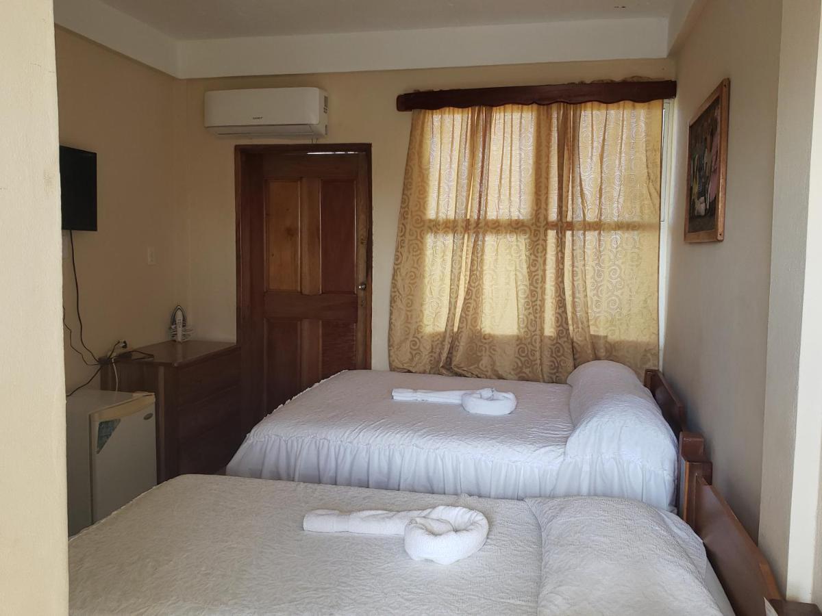 Pal's On The - Dangriga, Belize Hotel Dangriga