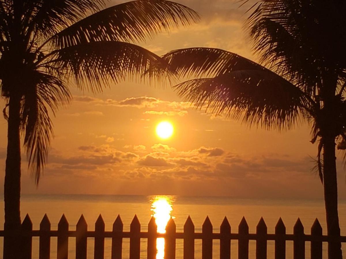 Pal's On The - Dangriga, Belize Hotel Dangriga