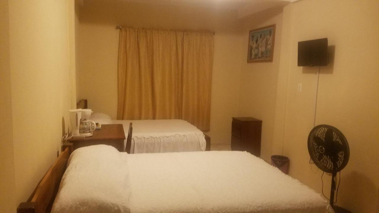 Pal's On The - Dangriga, Belize Hotel