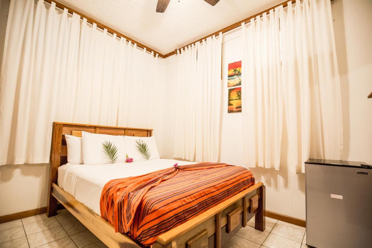 Falling Leaves 4* San Ignacio