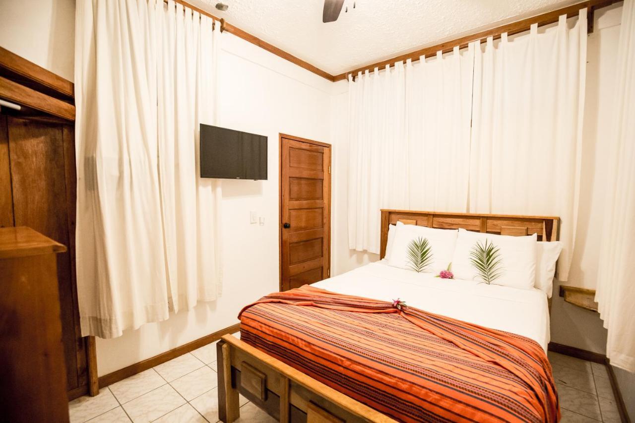 Falling Leaves Hotel 4*
