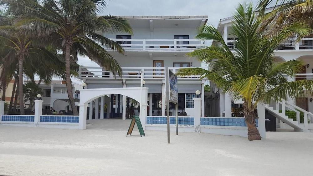 Coconuts Caribbean Hotel 2*