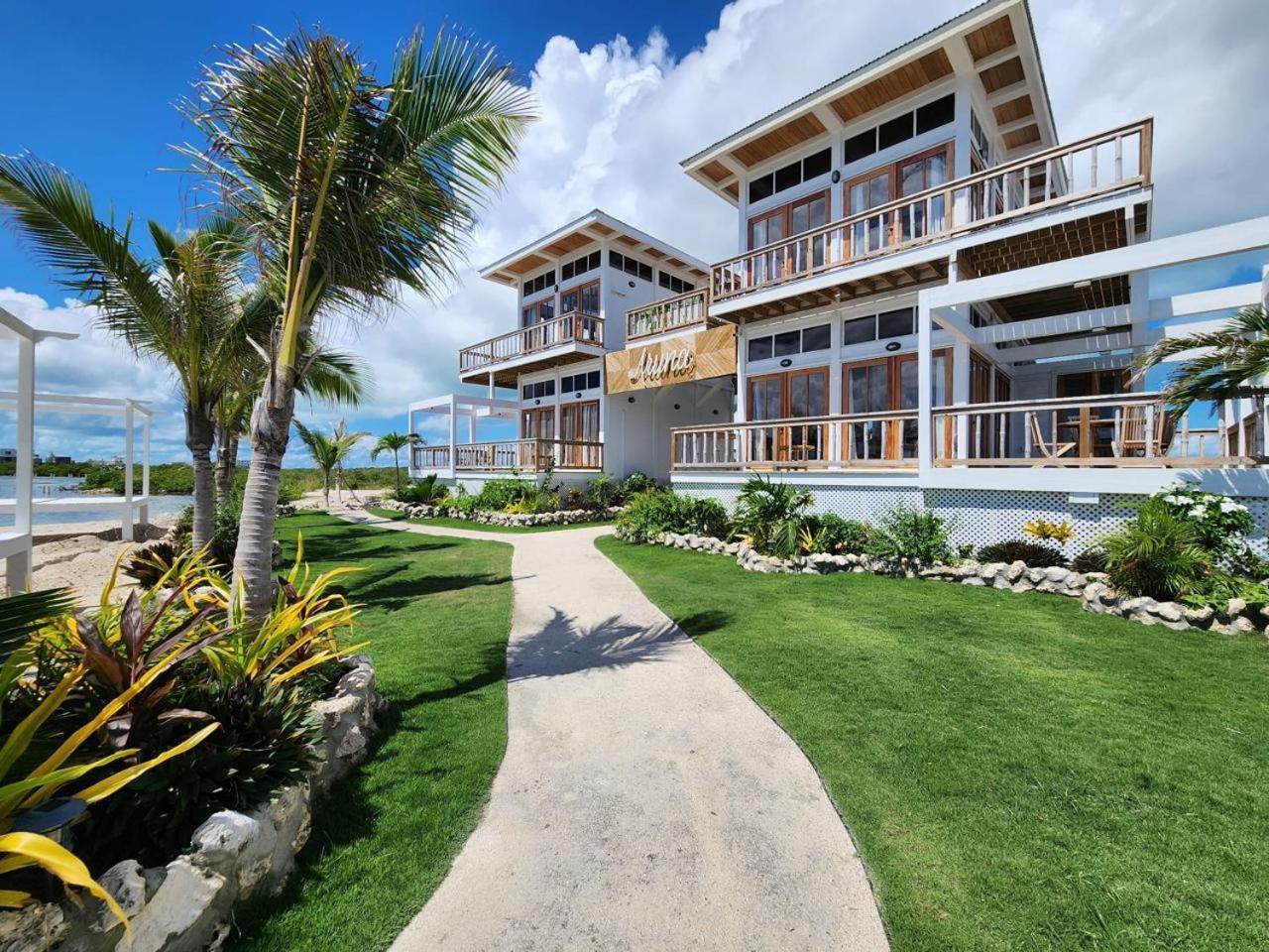 Aruna & Villas Hotel
