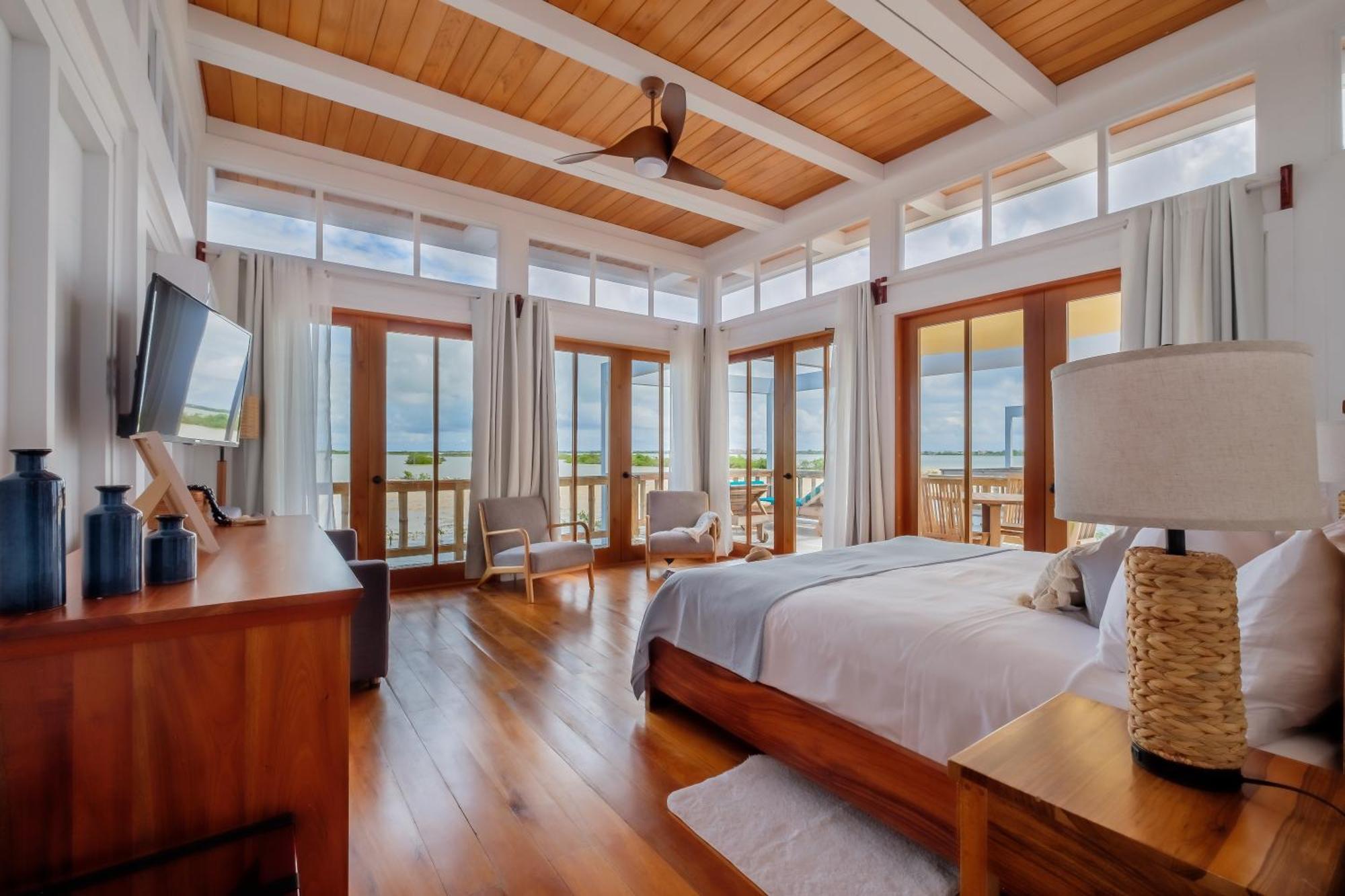 Aruna & Villas 4*