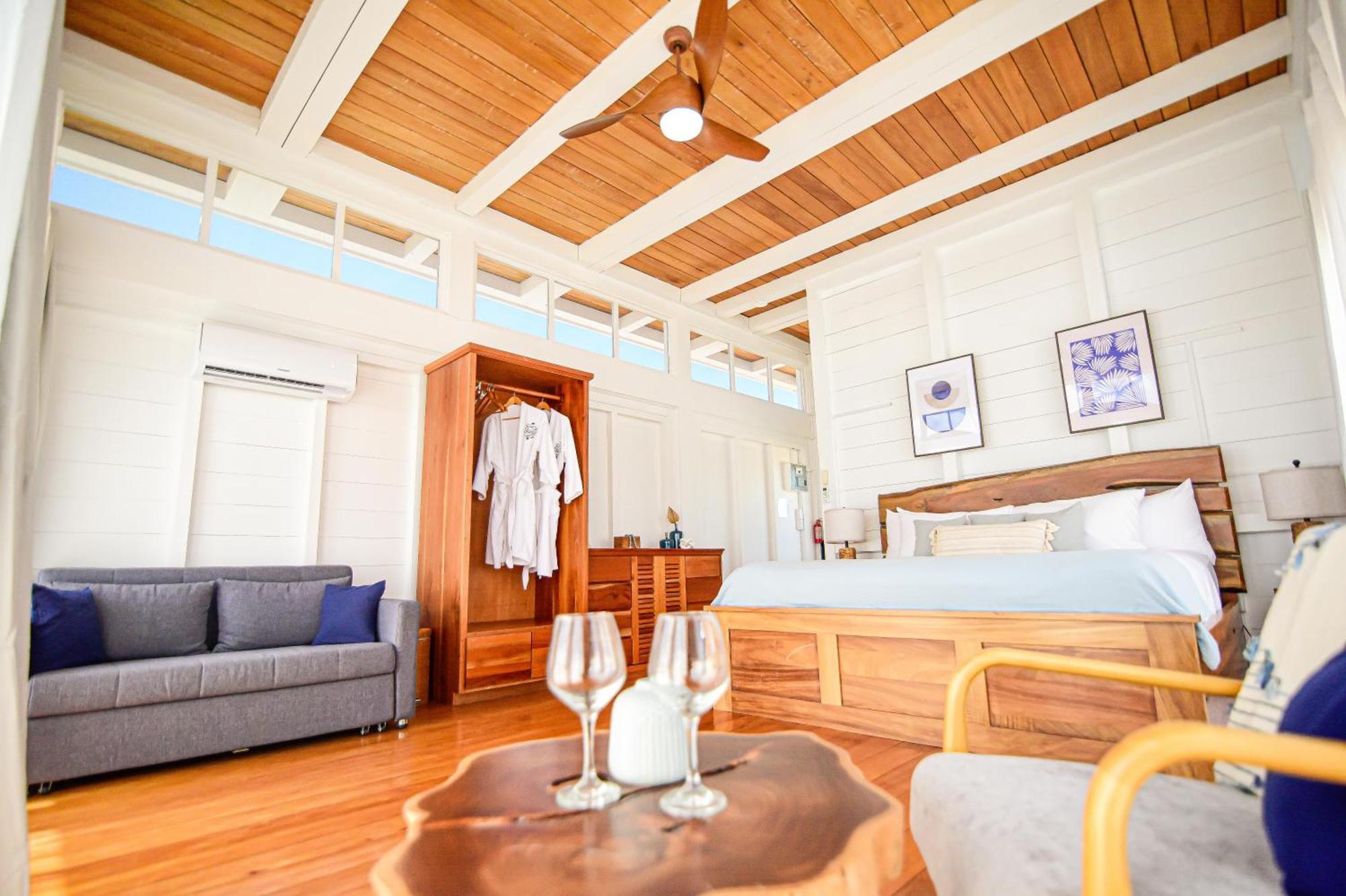 Aruna & Villas Hotel