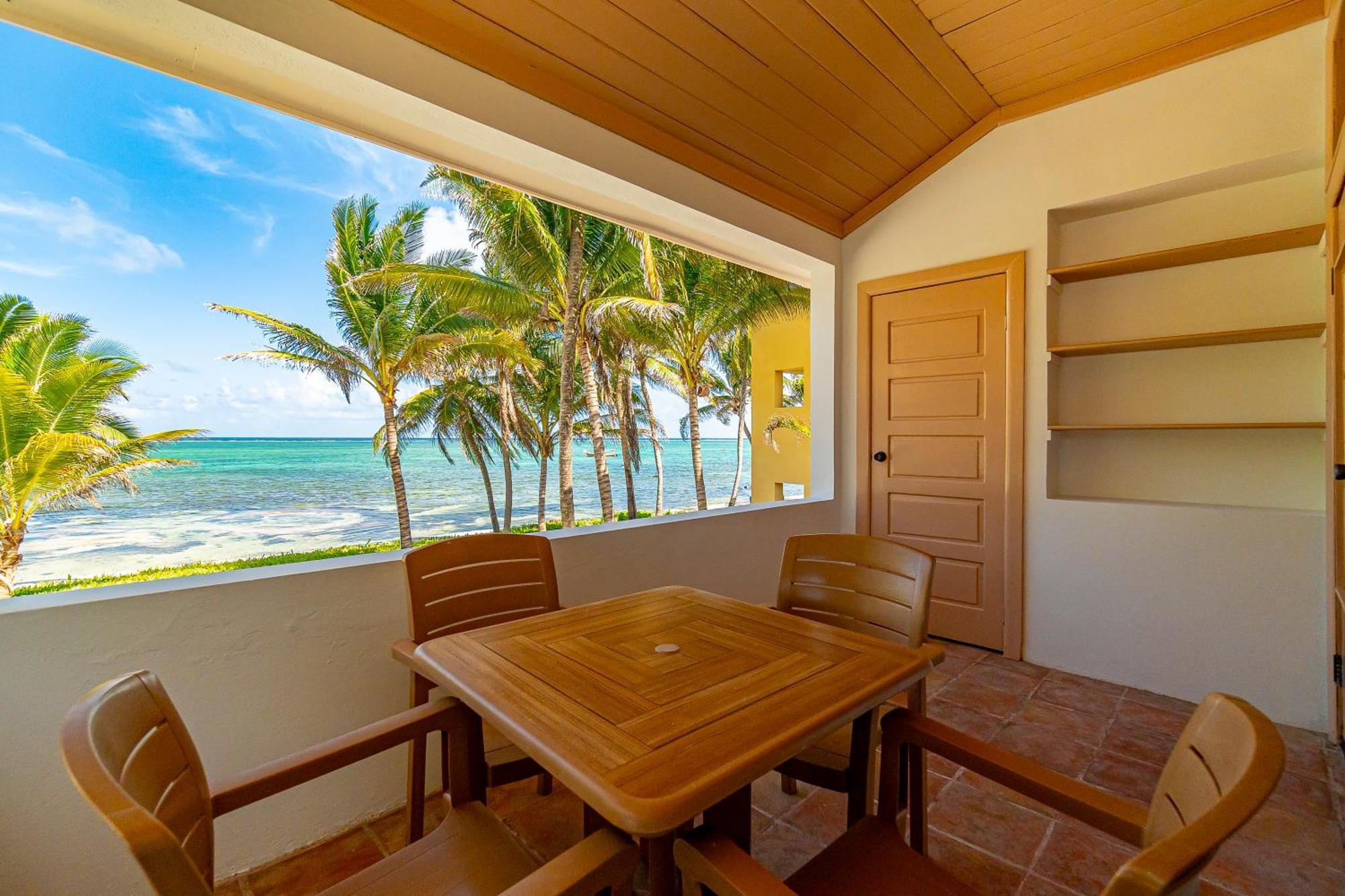 Hotel Tradewinds Paradise
