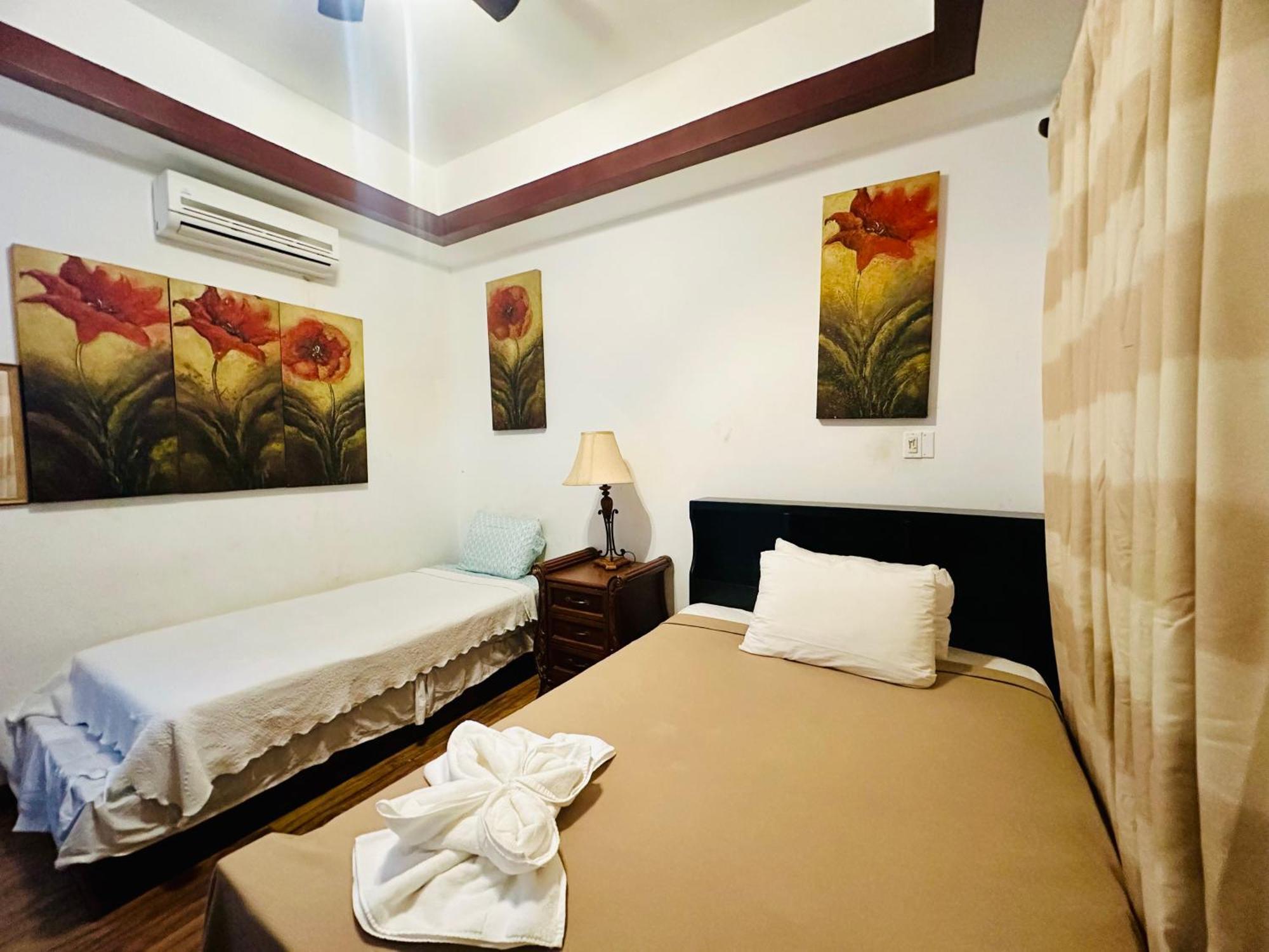 Royal Blue & Golf Cart Hotel San Pedro (Ambergris Caye)