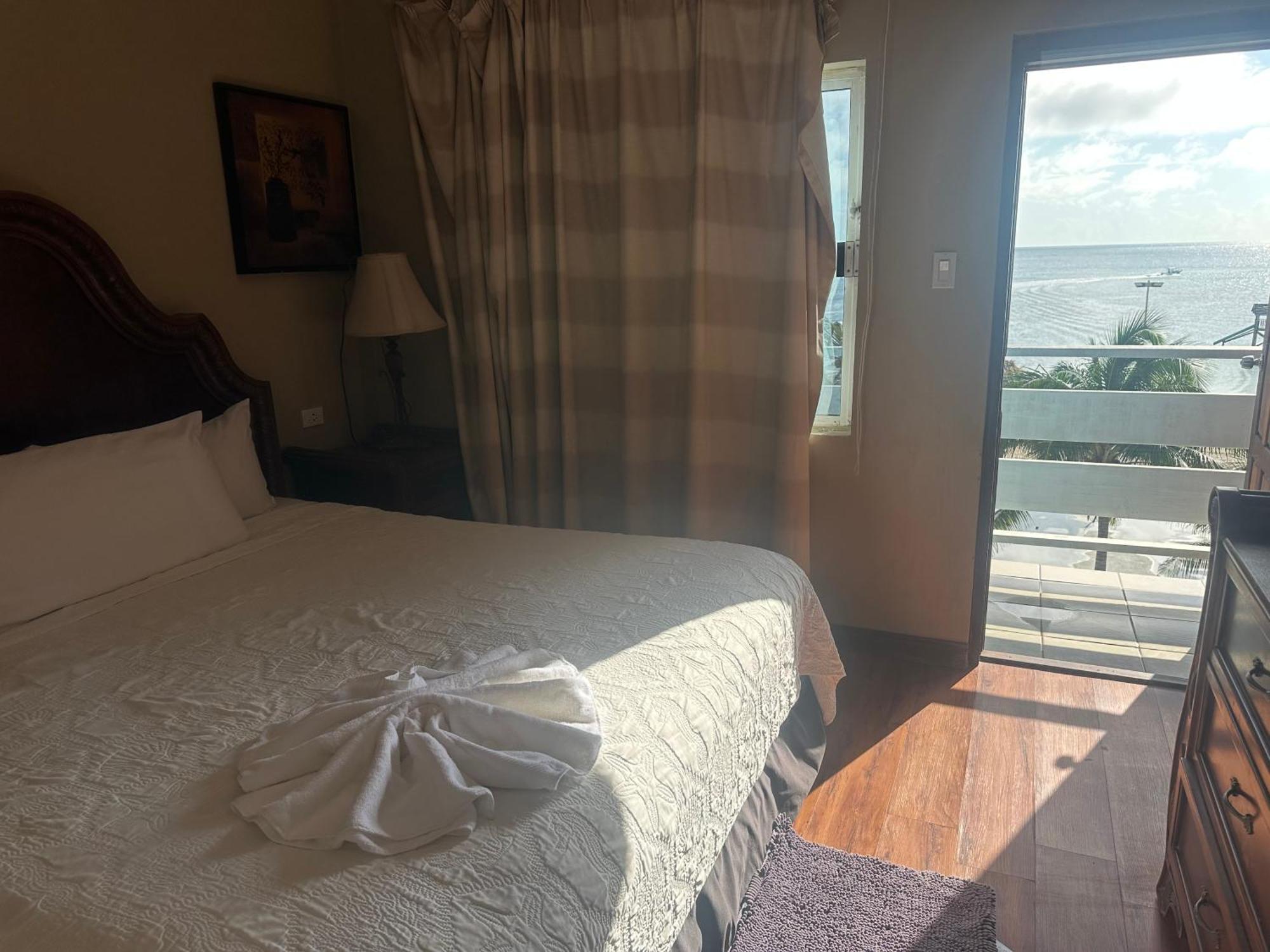 Hotel Royal Blue & Golf Cart San Pedro (Ambergris Caye)