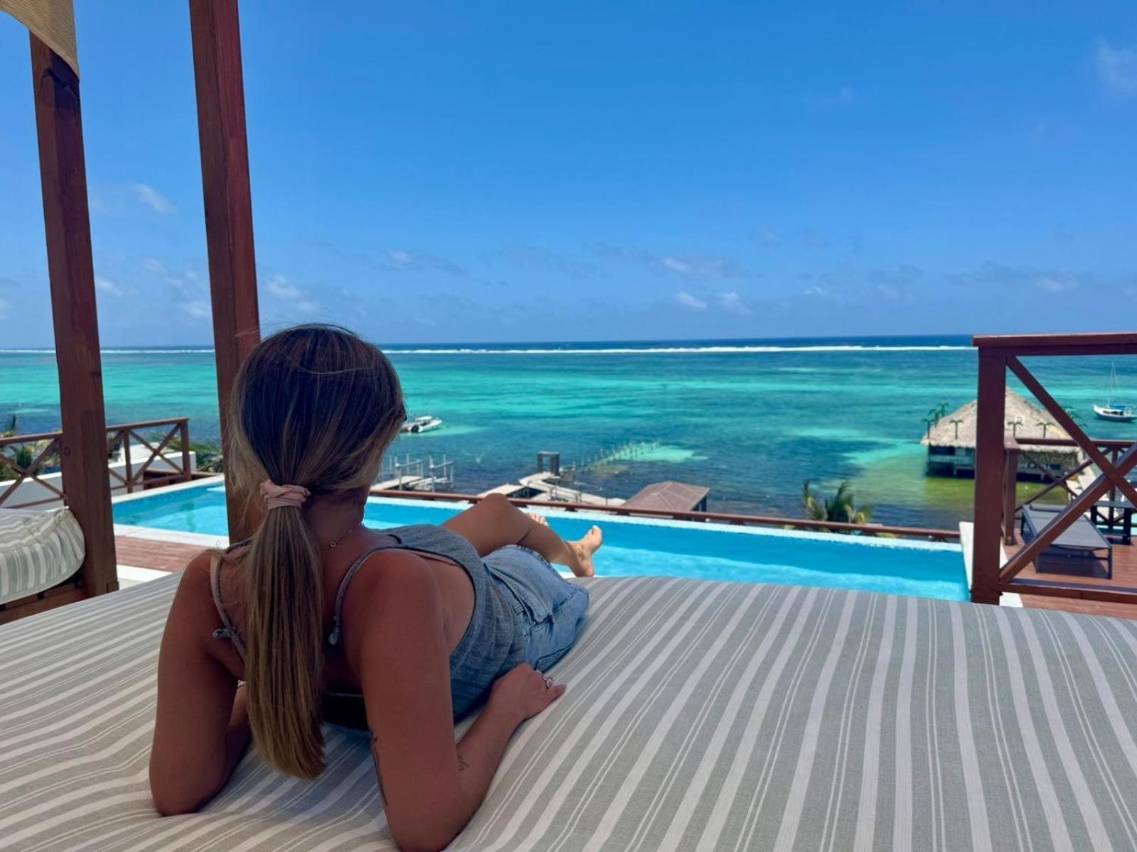 Hostel Sandbar Beachfront & Restaurant San Pedro (Ambergris Caye)
