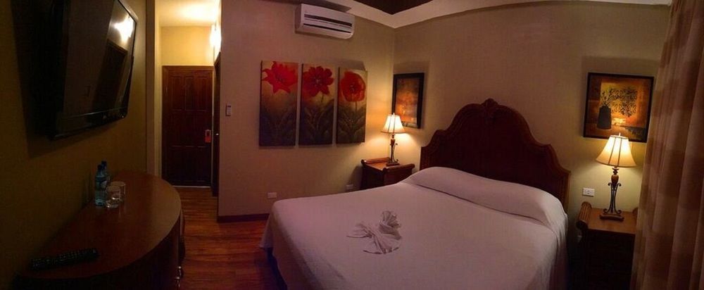 Royal Blue & Golf Cart Hotel 3*