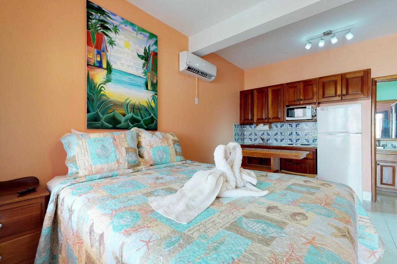 Caribbean Lily @ Caribe Island *