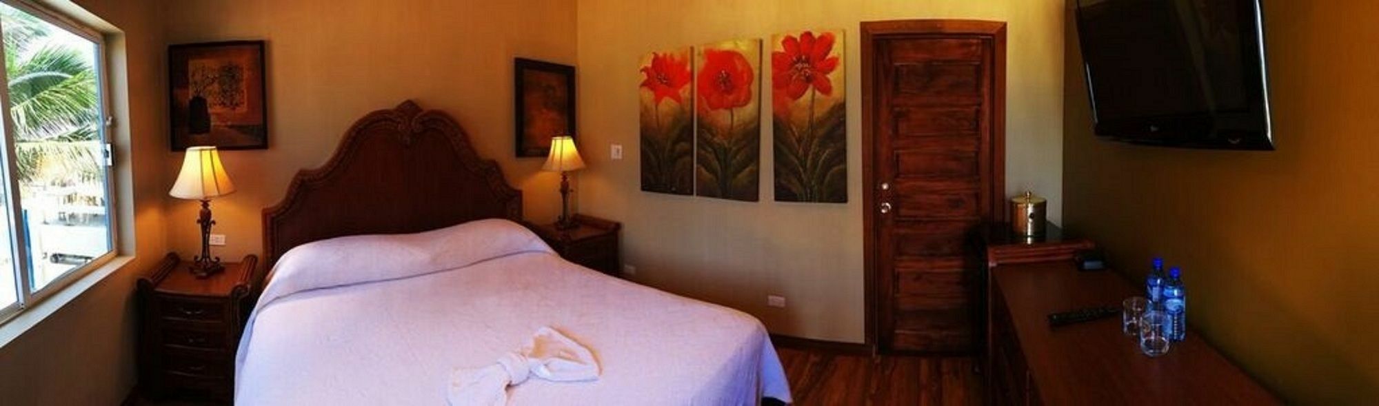 Royal Blue & Golf Cart Hotel San Pedro (Ambergris Caye)