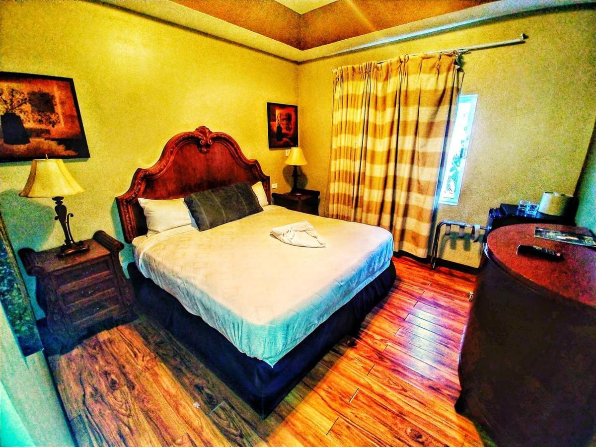 Royal Blue & Golf Cart Hotel San Pedro (Ambergris Caye)