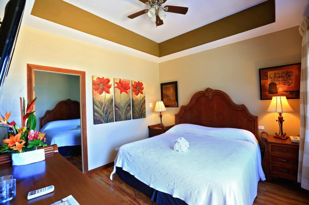 Royal Blue & Golf Cart Hotel 3*